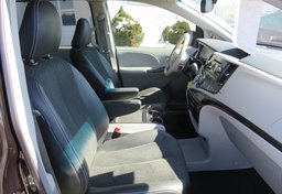 2014 Toyota Sienna - Thumbnail 22
