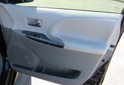 2014 Toyota Sienna - Thumbnail 34