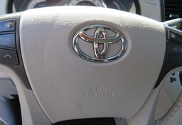 2014 Toyota Sienna - Thumbnail 35
