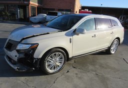 2019 Lincoln MKT - Thumbnail 2