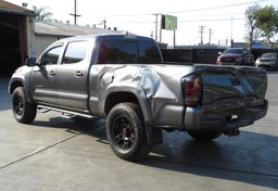 2018 Toyota Tacoma - Thumbnail 8