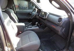 2018 Toyota Tacoma - Thumbnail 29