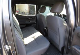 2018 Toyota Tacoma - Thumbnail 31