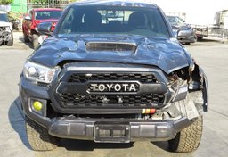 2018 Toyota Tacoma - Thumbnail 11