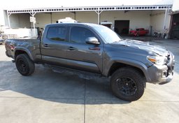 2018 Toyota Tacoma - Thumbnail 4