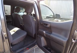 2018 Toyota Tacoma - Thumbnail 26