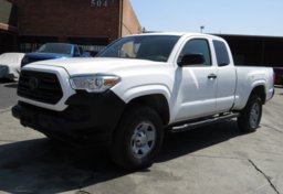 2018 Toyota Tacoma - Thumbnail 3