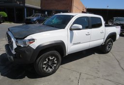 2020 Toyota Tacoma 4WD - Thumbnail 2