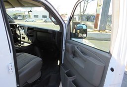 2016 GMC Savana Cargo Van - Thumbnail 19