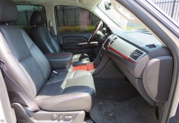 2012 Cadillac Escalade ESV - Thumbnail 31