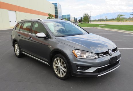 Picture of 2017 Volkswagen Golf Alltrack