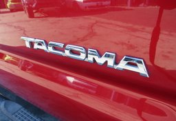 2015 Toyota Tacoma - Thumbnail 16