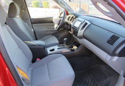 2015 Toyota Tacoma - Thumbnail 25