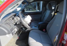 2015 Toyota Tacoma - Thumbnail 24