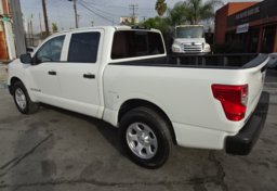 2019 Nissan Titan - Thumbnail 9