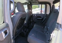 2021 Jeep Gladiator - Thumbnail 26