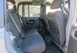 2021 Jeep Gladiator - Thumbnail 18