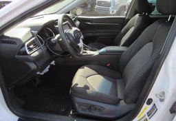 2018 Toyota Camry - Thumbnail 24