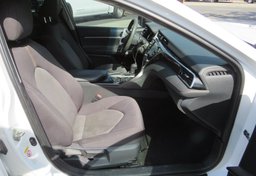 2018 Toyota Camry - Thumbnail 23