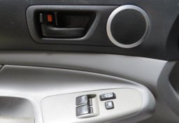 2005 Toyota Tacoma - Thumbnail 32