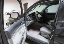 2005 Toyota Tacoma - Thumbnail 18