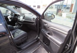 2017 Toyota Highlander - Thumbnail 22