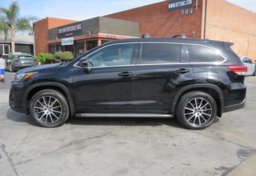 2017 Toyota Highlander - Thumbnail 11