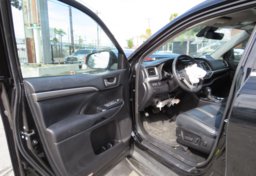 2017 Toyota Highlander - Thumbnail 21