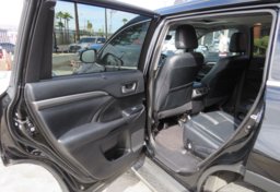 2017 Toyota Highlander - Thumbnail 23