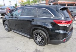 2017 Toyota Highlander - Thumbnail 5