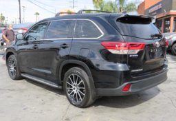 2017 Toyota Highlander - Thumbnail 7