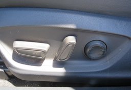 2019 Toyota Camry - Thumbnail 32