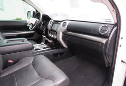 2014 Toyota Tundra 4WD Truck - Thumbnail 24