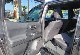 2022 Toyota Tacoma - Thumbnail 22