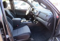 2022 Toyota Tacoma - Thumbnail 25