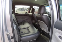 2015 Toyota Tacoma - Thumbnail 23