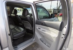 2015 Toyota Tacoma - Thumbnail 26