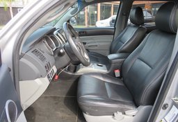 2015 Toyota Tacoma - Thumbnail 16