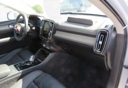 2020 Volvo XC40 - Thumbnail 23