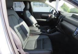 2020 Volvo XC40 - Thumbnail 25