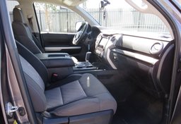 2015 Toyota Tundra 4WD Truck - Thumbnail 32