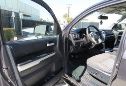 2015 Toyota Tundra 4WD Truck - Thumbnail 25