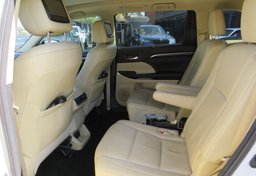 2015 Toyota Highlander - Thumbnail 31