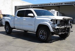 2017 Toyota Tacoma - Thumbnail 4