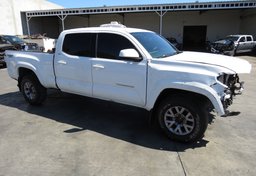 2017 Toyota Tacoma - Thumbnail 2