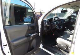 2017 Toyota Tacoma - Thumbnail 15