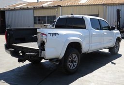 2017 Toyota Tacoma - Thumbnail 8