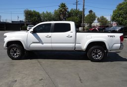 2017 Toyota Tacoma - Thumbnail 11