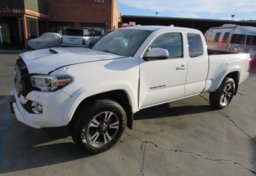 2017 Toyota Tacoma - Thumbnail 3
