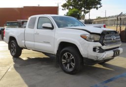2017 Toyota Tacoma - Thumbnail 4